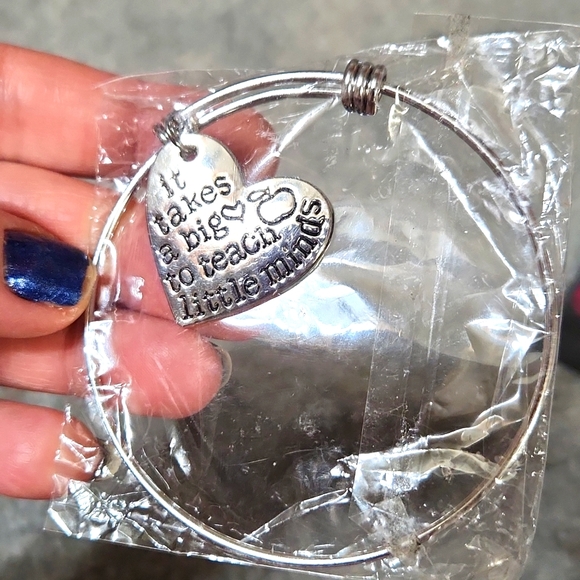 New teachers gift heart bangle - Picture 1 of 1